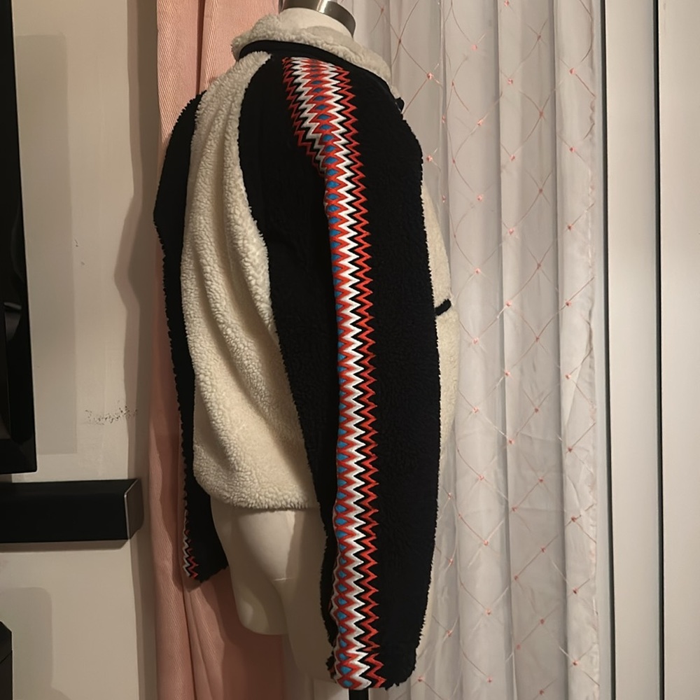 NWOT Hit The Slopes Printed Fleece Jacket in Running Stitch Varsity Combo - Picture 7 of 10